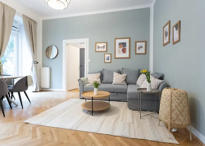 With Balcony - Trendy Neighborhood Viyana