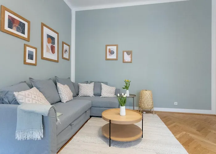 With Balcony - Trendy Neighborhood Viyana