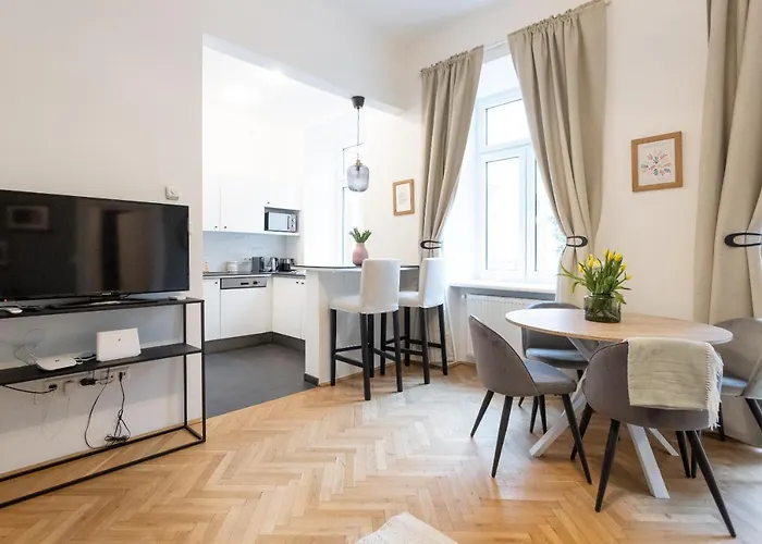 Daire With Balcony - Trendy Neighborhood