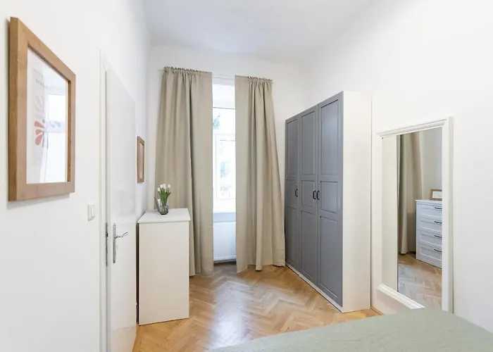 Daire With Balcony - Trendy Neighborhood